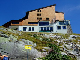 Ein riesiger Bau, für Bergsteiger ziemlich ungewohnt!