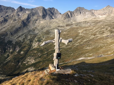 Gipfelkreuz Winterleit'nkopf, Blick Richtung Mallnitzer Scharte