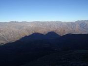 ein mächtiger Schatten von Huascaran Norte und Sur
