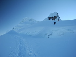 Gipfeltag Vallunaraju 5684 m