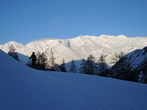 Geschlossene Schneedecke ab ca. 2000 m, bei Prariond