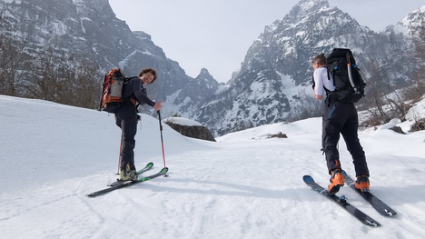 Skibergsteigen auf den Mangart über das Valle della Lavina und die Gipfelrinne