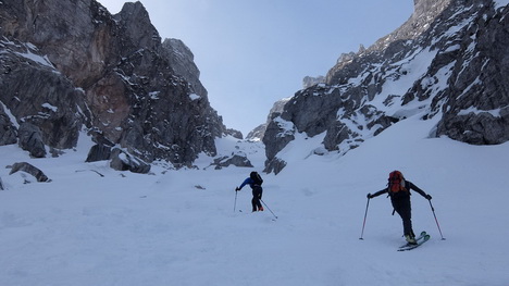 Skibergsteigen auf den Mangart über das Valle della Lavina und die Gipfelrinne