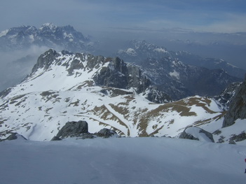 Skibergsteigen auf den Mangart über das Valle della Lavina und die Gipfelrinne