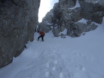 Skibergsteigen auf den Mangart über das Valle della Lavina und die Gipfelrinne