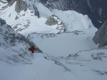 Skibergsteigen auf den Mangart über das Valle della Lavina und die Gipfelrinne