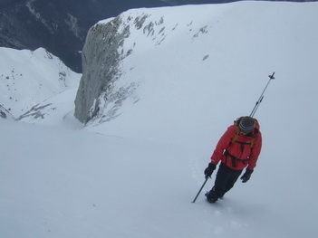 Skibergsteigen auf den Mangart über das Valle della Lavina und die Gipfelrinne