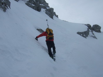 Skibergsteigen auf den Mangart über das Valle della Lavina und die Gipfelrinne