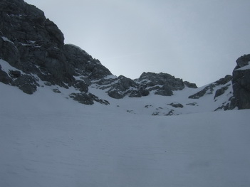 Skibergsteigen auf den Mangart über das Valle della Lavina und die Gipfelrinne