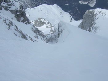 Skibergsteigen auf den Mangart über das Valle della Lavina und die Gipfelrinne