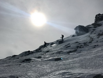 Skibergsteigen auf den Mangart über das Valle della Lavina und die Gipfelrinne