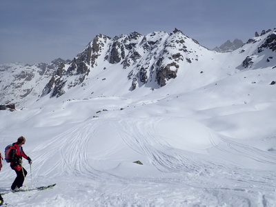 Abfahrt zur Cabane de Prafleuri (ganz links)