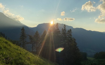 Die ersten Sonnenstrahlen, sieht vielversprechend aus, aber es ist windig